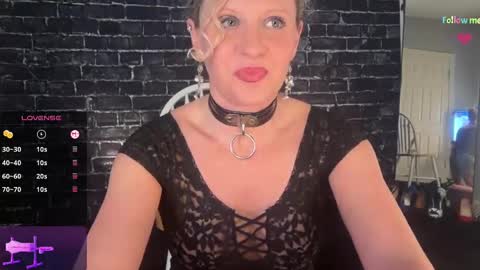 Snapshot of amberjade_aj chatting on October 22, 2025, 12:11 am Amber Jade online show from October 22, 2025, 12:11 am
