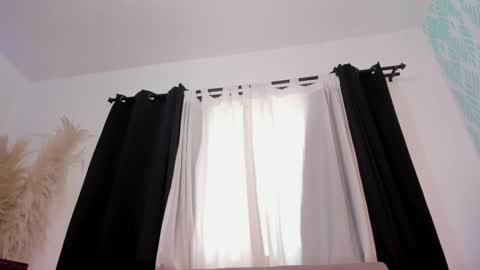 Amber  online show from November 12, 2025, 7:57 pm