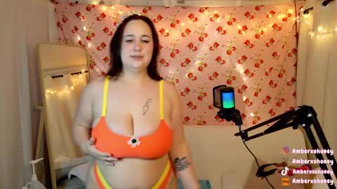 Amber Honey  online show from January 5, 2025, 11:01 pm