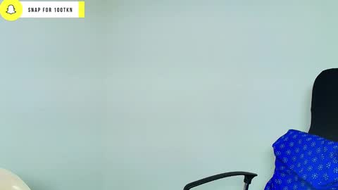 Snapshot of ameli_and_lucas chatting on December 3, 2024, 3:09 am Amelia Lucas online show from December 3, 2024, 3:09 am