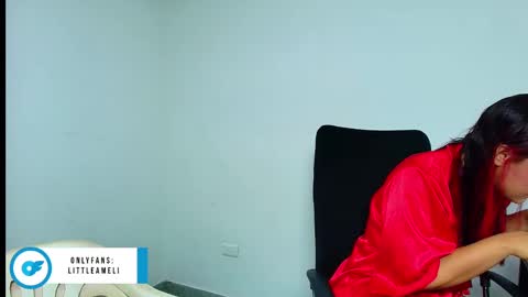 Snapshot of ameli_and_lucas chatting on January 4, 2025, 3:07 am Amelia Lucas online show from January 4, 2025, 3:07 am