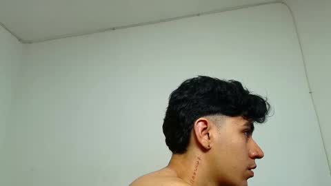 Snapshot of ameli_and_lucas chatting on January 21, 2025, 3:26 am Amelia Lucas online show from January 21, 2025, 3:26 am