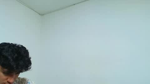 Snapshot of ameli_and_lucas chatting on January 22, 2025, 1:10 am Amelia Lucas online show from January 22, 2025, 1:10 am