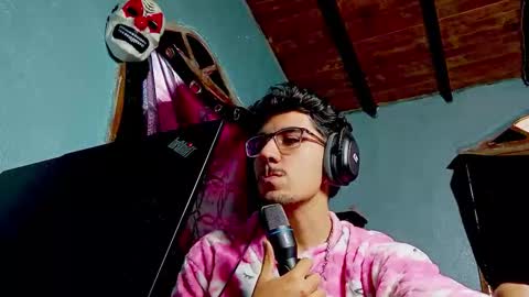 Snapshot of ameli_and_lucas chatting on November 13, 2025, 3:22 pm Amelia Lucas online show from November 13, 2025, 3:22 pm