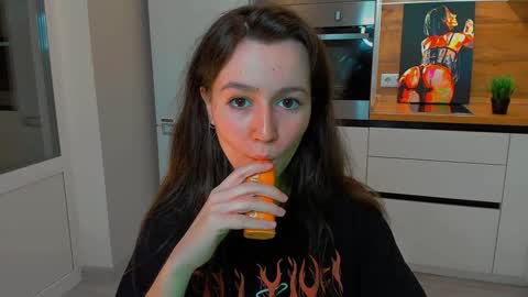 Snapshot of ameli_moon chatting on February 1, 2025, 2:13 pm Eileen online show from February 1, 2025, 2:13 pm