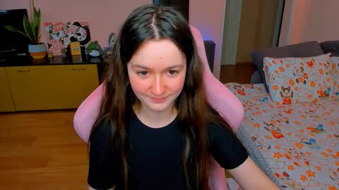 Snapshot of ameli_moon chatting on October 8, 2025, 1:42 pm Eileen online show from October 8, 2025, 1:42 pm