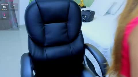 Snapshot of amelia_chillvibes chatting on October 13, 2025, 7:14 pm AMELIA online show from October 13, 2025, 7:14 pm