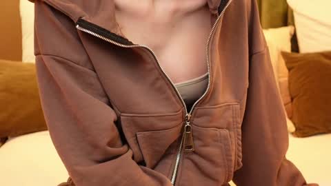 Amelia online show from January 7, 2025, 7:42 am