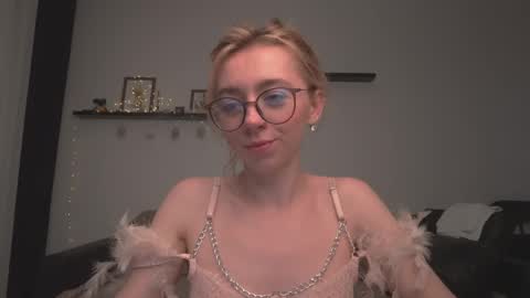 Snapshot of ameliamber0 chatting on March 9, 2025, 6:21 pm Amelia online show from March 9, 2025, 6:21 pm