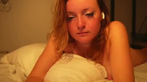 Amelia online show from January 23, 2025, 7:51 pm