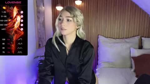 Snapshot of amelieaxie chatting on January 23, 2025, 3:48 am Isabella online show from January 23, 2025, 3:48 am