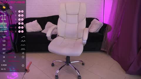 Snapshot of amellywhite chatting on December 26, 2024, 3:38 am Alina online show from December 26, 2024, 3:38 am