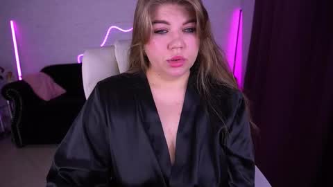 Snapshot of amellywhite chatting on November 17, 2025, 2:01 pm Alina online show from November 17, 2025, 2:01 pm