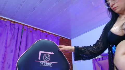 AMELY online show from October 27, 2025, 11:36 am