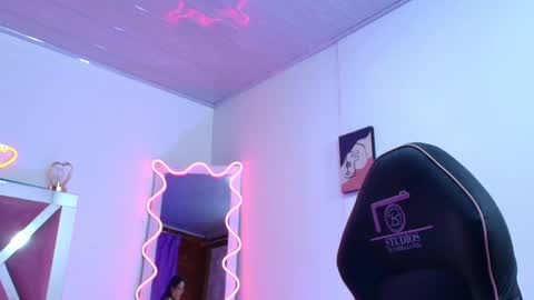 AMELY online show from October 28, 2025, 11:36 am