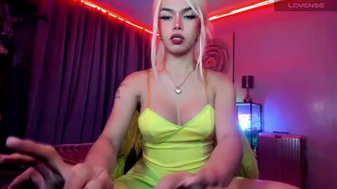 Snapshot of amethyst_ts chatting on December 10, 2024, 4:38 pm AMETHYST look at my BIO online show from December 10, 2024, 4:38 pm