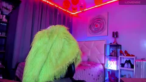 Snapshot of amethyst_ts chatting on January 23, 2025, 12:57 am AMETHYST look at my BIO online show from January 23, 2025, 12:57 am
