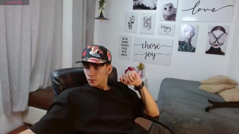 Snapshot of amethystshadow chatting on November 9, 2025, 4:05 pm amethystshadow online show from November 9, 2025, 4:05 pm