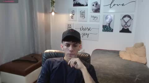 Snapshot of amethystshadow chatting on November 20, 2025, 4:29 pm amethystshadow online show from November 20, 2025, 4:29 pm