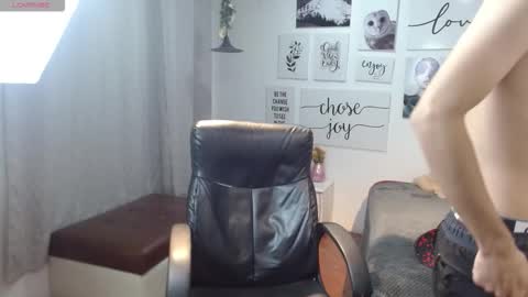 Snapshot of amethystshadow chatting on November 21, 2025, 6:28 pm amethystshadow online show from November 21, 2025, 6:28 pm