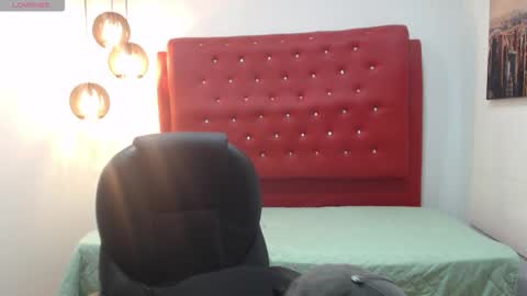 Snapshot of amethystshadow chatting on December 14, 2025, 4:23 pm amethystshadow online show from December 14, 2025, 4:23 pm