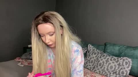 Snapshot of amiair chatting on October 23, 2025, 3:33 pm Ami Air online show from October 23, 2025, 3:33 pm