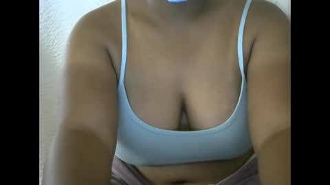 Snapshot of amichouu chatting on November 28, 2025, 8:39 am amichouu online show from November 28, 2025, 8:39 am