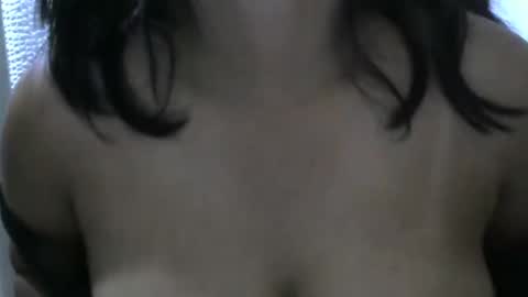 Snapshot of amichouu chatting on December 5, 2025, 7:32 pm amichouu online show from December 5, 2025, 7:32 pm