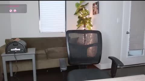 Snapshot of amilustxx chatting on December 12, 2024, 11:25 pm amilust online show from December 12, 2024, 11:25 pm