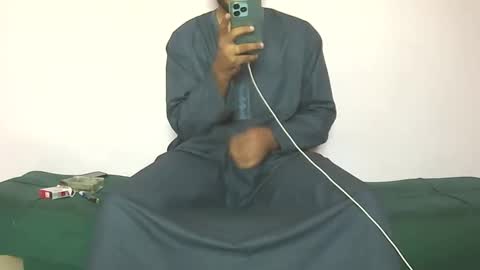 Snapshot of amir_elaraby chatting on October 2, 2025, 7:04 am Amir online show from October 2, 2025, 7:04 am