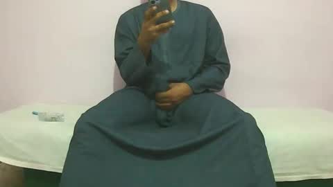 Snapshot of amir_elaraby chatting on October 5, 2025, 7:34 pm Amir online show from October 5, 2025, 7:34 pm