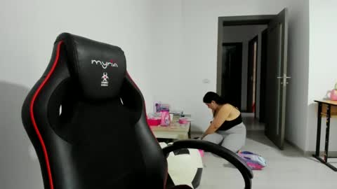 Amiraisa online show from March 12, 2025, 5:57 am