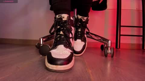 Amelia online show from September 18, 2025, 4:20 pm