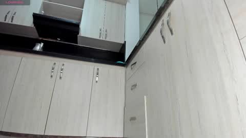 Amelya online show from December 19, 2025, 1:18 pm