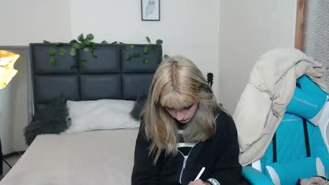 Amnesia online show from November 20, 2025, 1:44 pm