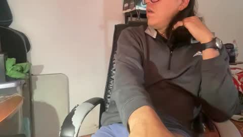 Snapshot of amo_s chatting on October 16, 2025, 12:06 pm amo_s online show from October 16, 2025, 12:06 pm