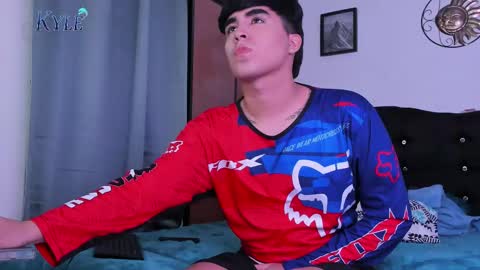 Snapshot of amon_kyle chatting on March 3, 2025, 2:15 am Amon online show from March 3, 2025, 2:15 am