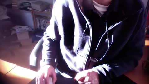 Snapshot of amor2200 chatting on December 20, 2024, 11:32 am Amor2200 online show from December 20, 2024, 11:32 am