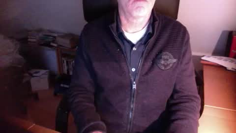 Snapshot of amor2200 chatting on January 1, 2025, 2:20 pm Amor2200 online show from January 1, 2025, 2:20 pm