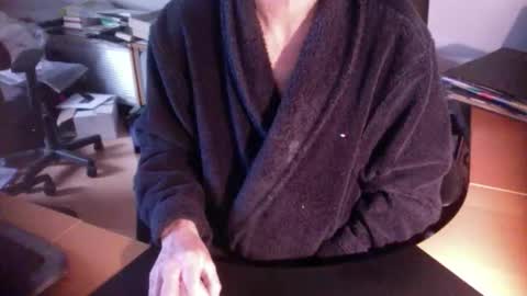 Snapshot of amor2200 chatting on January 23, 2025, 8:04 am Amor2200 online show from January 23, 2025, 8:04 am