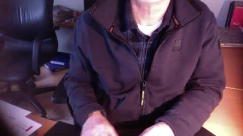 Snapshot of amor2200 chatting on February 12, 2025, 3:27 pm Amor2200 online show from February 12, 2025, 3:27 pm