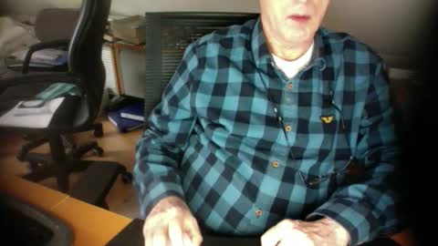 Snapshot of amor2200 chatting on February 24, 2025, 12:16 pm Amor2200 online show from February 24, 2025, 12:16 pm