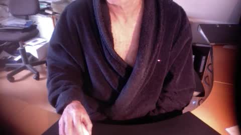 Snapshot of amor2200 chatting on March 12, 2025, 8:19 am Amor2200 online show from March 12, 2025, 8:19 am