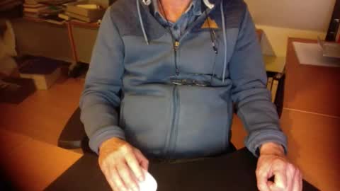 Snapshot of amor2200 chatting on October 28, 2025, 6:54 pm Amor2200 online show from October 28, 2025, 6:54 pm