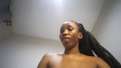 Snapshot of amunetlover chatting on September 12, 2025, 12:05 pm shantel online show from September 12, 2025, 12:05 pm