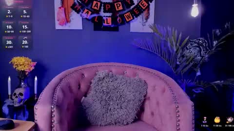 Snapshot of amy_e chatting on October 28, 2025, 7:05 pm Amy Evans online show from October 28, 2025, 7:05 pm