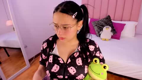 Snapshot of amy_ferreira chatting on November 19, 2025, 2:55 am Aleja online show from November 19, 2025, 2:55 am