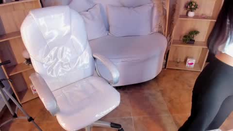 Snapshot of amy_kiitty chatting on December 4, 2024, 8:18 pm online show from December 4, 2024, 8:18 pm