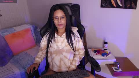 Snapshot of amy_stiward chatting on December 6, 2024, 2:24 am Mia Cristancho online show from December 6, 2024, 2:24 am