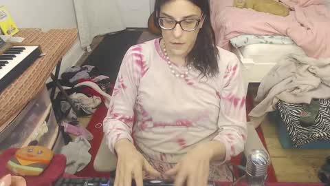 Trashely Gimpson online show from March 4, 2025, 10:46 am